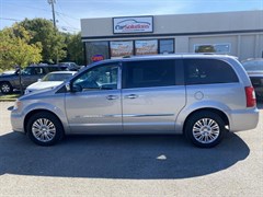 A 2014 Chrysler Town & Country LIMITED