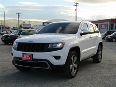 A 2016 Jeep Grand Cherokee LIMITED