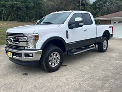 A 2018 Ford F350 SUPER DUTY