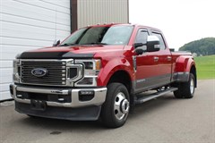 A 2021 Ford F350 SUPER DUTY