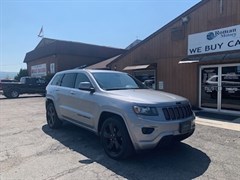 A 2015 Jeep Grand Cherokee LAREDO