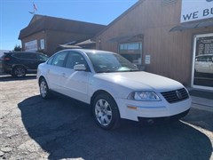 A 2003 Volkswagen Passat GLX 4MOTION