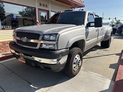 A 2004 Chevrolet Silverado K3500